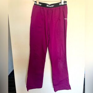 🎅🏼5/$10 GUC Women’s Scub Pants